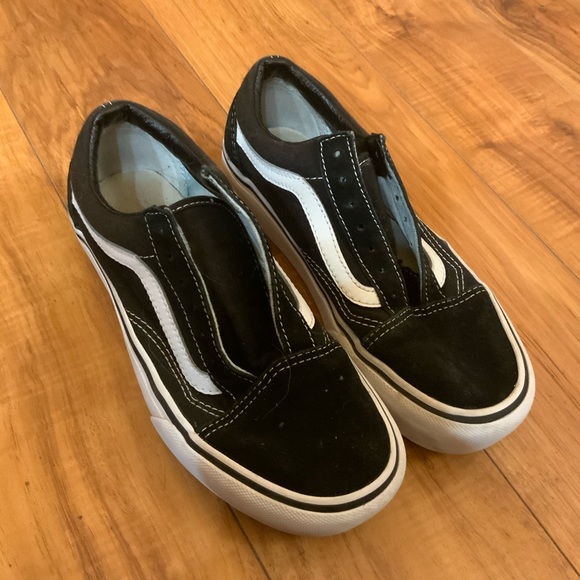 off the wall shoe store